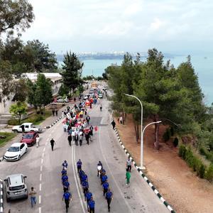 Yabancı öğrencilerden yöresel kıyafetlerle karnaval havasında bahar şenliği