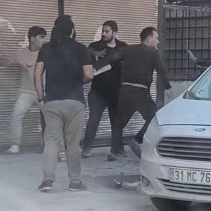 Hatay’da taşlı, sopalı kavga kamerada