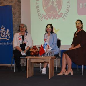 İzmirde kadınlar şiddete karşı ortak çözümde buluştu