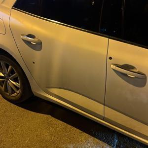 Seyir halindeki otomobilde 2 kişinin yaralandığı silahlı saldırıya 2 tutuklama