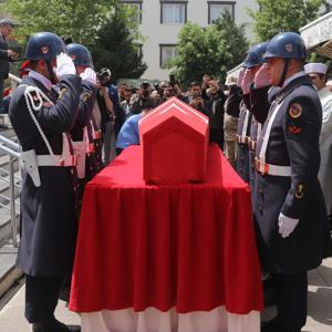 Şehit astsubay son yolculuğa uğurlandı