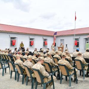 Tuncelide 15 yıl önce PKKlılarla çıkan çatışmada şehit olan 5 asker için anma töreni