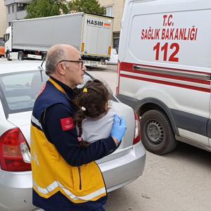 4 metreden moloz çuvallarının üzerine düşen Ayşe, yaralandı