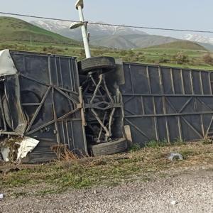 Vanda yolcu otobüsü devrildi: 28 yaralı
