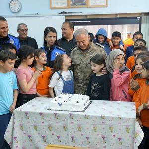Emniyet Müdürü Turgaydan ilkokul öğrencisi Betüle doğum günü sürprizi