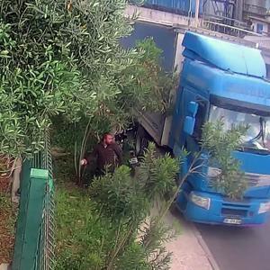 Camını kırdığı TIR’lardan cüzdan ve cep telefonu çaldı