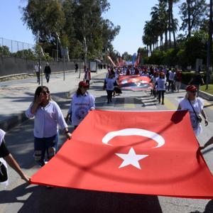 Mersinde 1 Mayıs coşkusu
