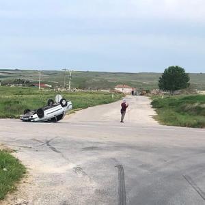 Takla atan otomobilin alkollü sürücüsü yaralandı