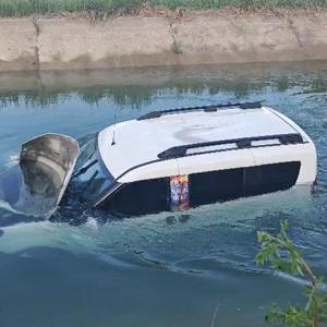 Hafif ticari araçla suluma kanalına uçtu, yardımları reddetti