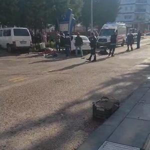 Minibüs ile otomobil çarpıştı: 3ü ağır, 9 yaralı