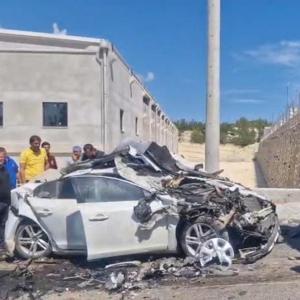 Silifkede kontrolden çıkan kamyon çok sayıda araca çarptı