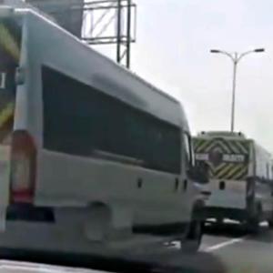 Tehlikeli araç kullanan iki okul servisi şoförünün sürücü belgeleri iptal edildi