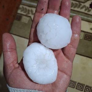 Diyarbakırda ceviz büyüklüğünde dolu