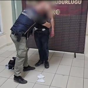 Batman’da, üst aramalarında uyuşturucu ile yakalanan 2 şüpheli tutuklandı