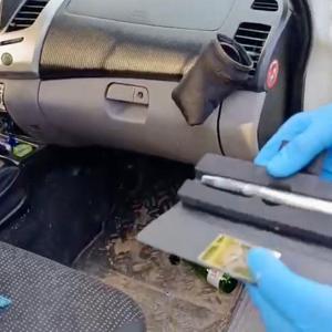 Şüphe üzerine durdurulan otomobilde suikast tabancası bulundu