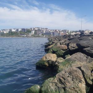 Bandırma’da sahildeki kayalıklar arasında ceset bulundu