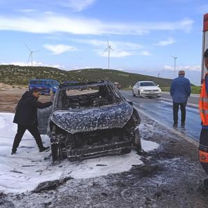 Seyir halindeyken alev alan otomobil yandı