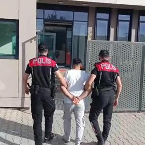 İzmirde hırsızlıktan 21 yıl 10 ay 15 gün hapis cezası ile aranan firari hükümlü yakalandı