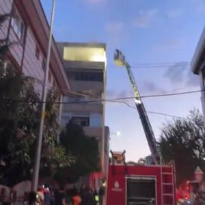 Küçükçekmecede 6 Katlı Binada Çıkan Yangın Söndürüldü