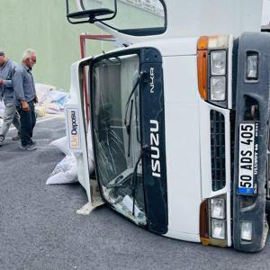 Nevşehirde kamyonet devrildi: 2 yaralı