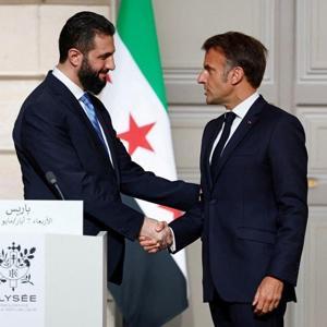 Macron Suriyeye söz verdi Avrupa Birliği yaptırımı kademe kademe kaldıracak