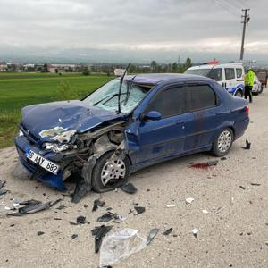 Otomobille motosiklet çarpıştı: 2’si ağır 6 yaralı