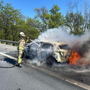 İstanbul - Büyükçekmece’de seyir halindeki otomobilde yangın çıktı