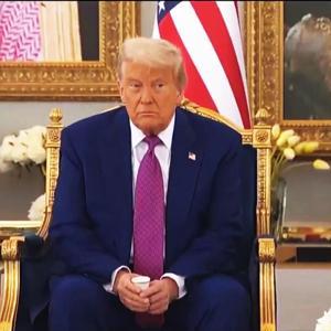Trump Suudi Arabistan’da: Kahve krizi dikkat çekti