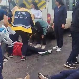 Öğrenci servis minibüsü, TIR’a çarptı: 9 yaralı