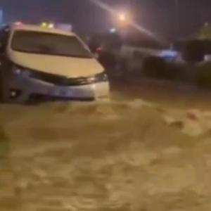 Hatayda sağanak ve dolu, su baskınlarına neden oldu