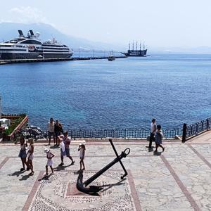 Lüks kruvaziyer Alanya Limanına demirledi