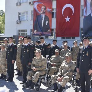 Bitliste özel gereksinimli bireyler 1 günlüğüne asker oldu