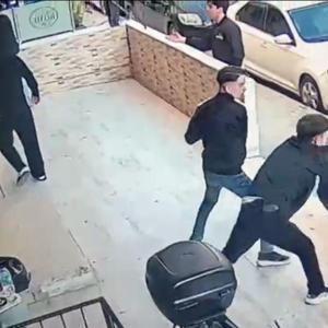 İstanbul - Avcılar’da internet kafede bıçaklı kavga kamerada