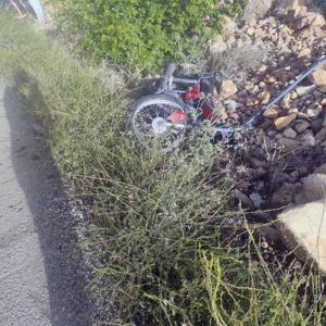 Derikte otomobille çarpışan motosikletin sürücüsü yaralandı