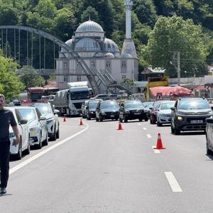 Kamyonet cipe arkadan çarptı; 2 yaralı