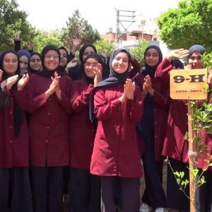 Öğrenciler, okullarını ağaçlandırdı