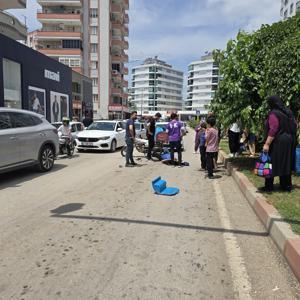 Otomobilin açılan kapısına çarpan motosikletli yaralandı