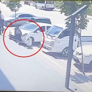 Fren yerine gaza basan sürücü, lise öğrencisini otomobilin altına aldı; o anlar kamerada