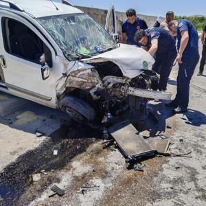 Duvara Çarpan Araçta Sürücü Hayatını Kaybetti