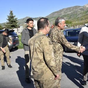 Bitliste polis aracı takla attı: 2 yaralı