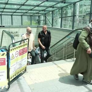 İstanbulda metro merdiveni çöktü