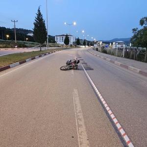 Çanakkale’de motosikletle refüjdeki trafik levhasına çarpan sürücü öldü