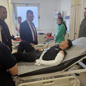 Yunus ekibi kaza yaptı, 2 polis yaralandı