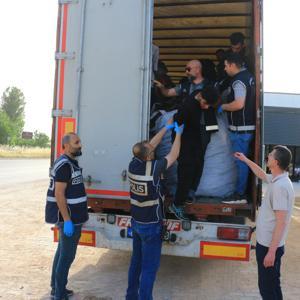 Tokatta durdurulan TIRda 17 kaçak göçmen yakalandı; 2 gözaltı