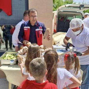 Yayladağı’nda öğrencilere balık ekmek ikram edildi