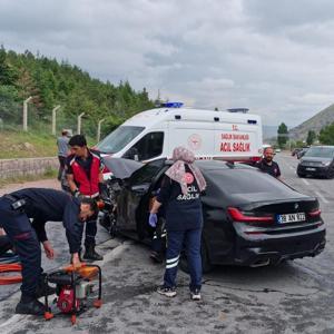 Kayseride iki otomobil çarpıştı: 2 ölü, 1 yaralı