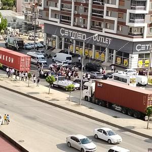 İzmirde otomobile tüfekli saldırı; 3 ölü, 1 yaralı