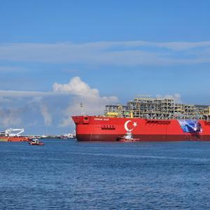 İlk yüzer doğalgaz üretim platformu Osman Gazi Filyosa ulaştı
