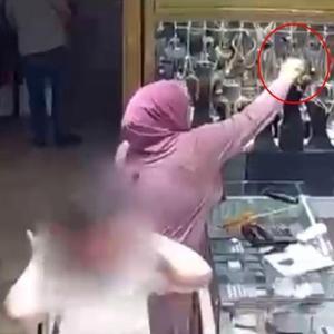 Müşteri gibi geldiği kuyumcu dükkanından altın bileklik çaldı