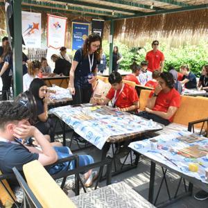 Kuşadasında otizmli bireyler ve ailelerini kampta ağırladı